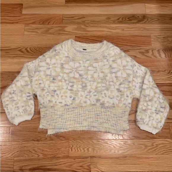 Free people phoebe fuzzy flower sweater in lost star combo size Xl - Picture 3 of 5
